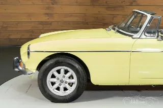 Foto 9 di 10: MG MGB