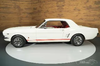 Foto 10 di 10: Ford Mustang