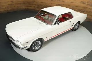 Foto 1 di 10: Ford Mustang