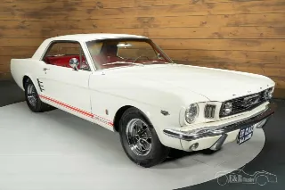 Foto 4 di 10: Ford Mustang