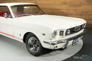 Foto 5 di 10: Ford Mustang