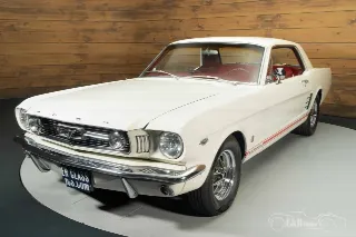 Foto 7 di 10: Ford Mustang