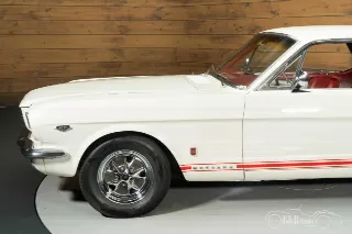 Foto 9 di 10: Ford Mustang