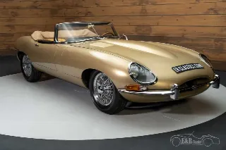 Foto 1 di 10: Jaguar E-Type