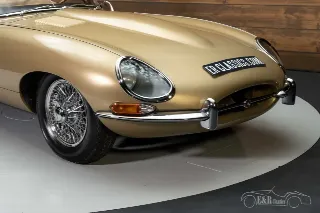 Foto 4 di 10: Jaguar E-Type