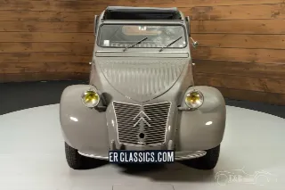 Foto 6 di 10: Citroen 2CV