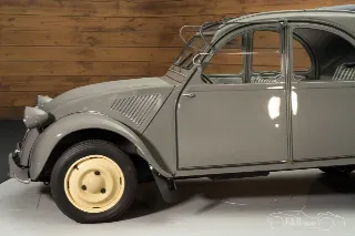 Foto 9 di 10: Citroen 2CV
