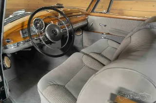 Foto 2 di 10: Mercedes Benz 300
