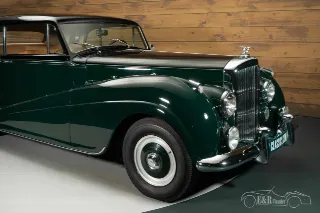 Foto 5 di 10: Bentley R-Type