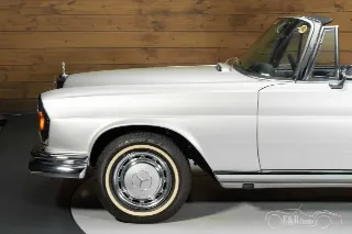 Foto 9 di 10: Mercedes Benz 280SE