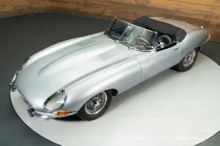 Foto 1 di 10: Jaguar E-Type