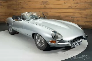 Foto 4 di 10: Jaguar E-Type