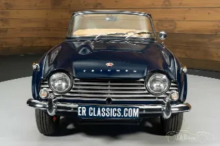Foto 6 di 10: Triumph TR4
