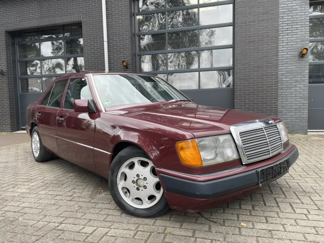 Mercedes-Benz 300 E | 1990 | Route 66 Auctions