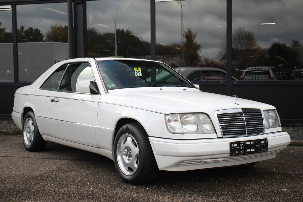 Mercedes-Benz 220 CE | 1993 | Route 66 Auctions