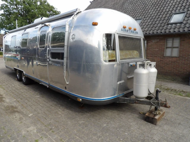 Airstream Land Yacht Sovereign 31 | 1978 | Route 66 Auctions