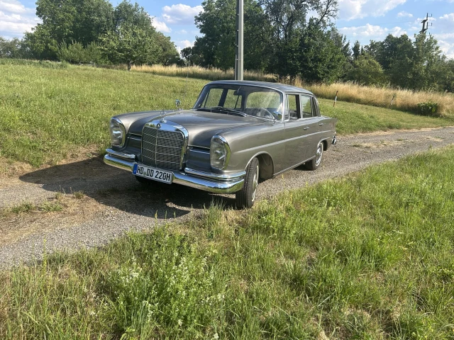 Mercedes-Benz 220 S | Route 66 Auctions