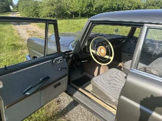Foto 2 di 8: Mercedes-Benz 220 S | Route 66 Auctions