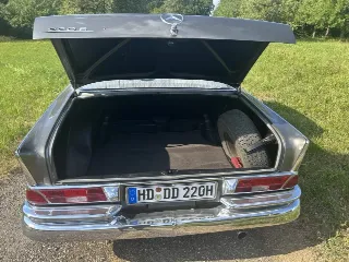 Foto 6 di 8: Mercedes-Benz 220 S | Route 66 Auctions
