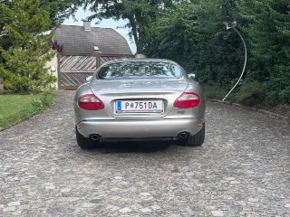 Foto 7 di 8: Jaguar XK8 Coupe | 1998 | Route 66 Auctions