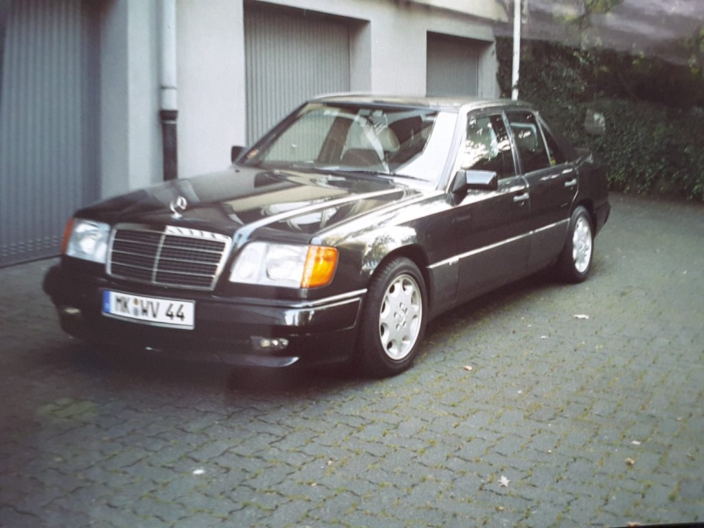 Mercedes-Benz 230E | 1988 | Route 66 Auctions