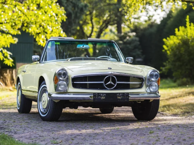 Mercedes-Benz 230 SL Pagoda | 1964 | Route 66 Auctions