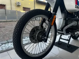 Foto 10 di 12: BMW R 80 G/S Paris Dakar