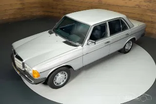 Foto 1 di 10: Mercedes Benz 250