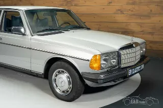 Foto 5 di 10: Mercedes Benz 250