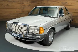 Foto 7 di 10: Mercedes Benz 250