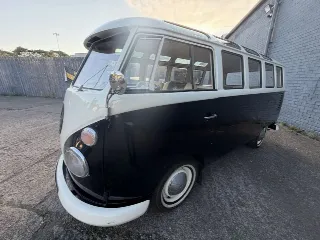 Foto 3 di 8: Volkswagen Type 2 Deluxe Microbus | 1961 | Route 66 Auctions