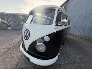 Foto 4 di 8: Volkswagen Type 2 Deluxe Microbus | 1961 | Route 66 Auctions