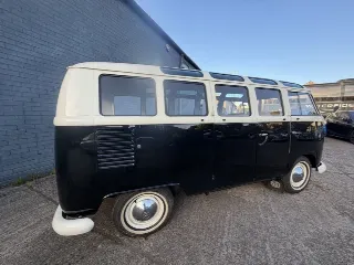 Foto 7 di 8: Volkswagen Type 2 Deluxe Microbus | 1961 | Route 66 Auctions