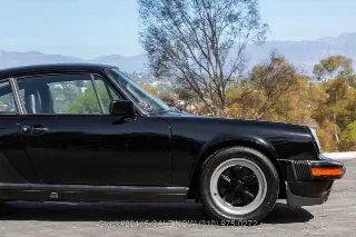 Foto 10 di 24: 1988 Porsche Carrera