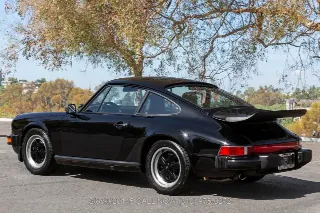 Foto 7 di 24: 1988 Porsche Carrera