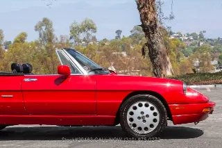 Foto 15 di 24: 1992 Alfa Romeo Spider