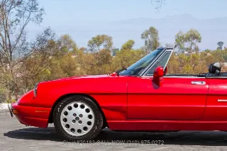 Foto 18 di 24: 1992 Alfa Romeo Spider