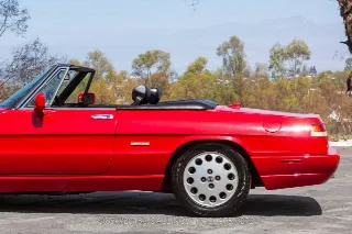 Foto 19 di 24: 1992 Alfa Romeo Spider