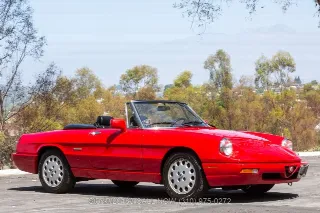 Foto 20 di 24: 1992 Alfa Romeo Spider