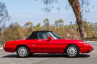 Foto 9 di 24: 1992 Alfa Romeo Spider