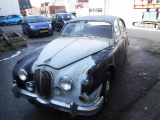 Photo 1 of 30: Jaguar