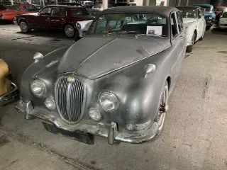 Photo 6 of 33: Jaguar