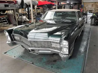 Photo 2 of 79: Cadillac