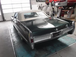 Photo 4 of 79: Cadillac