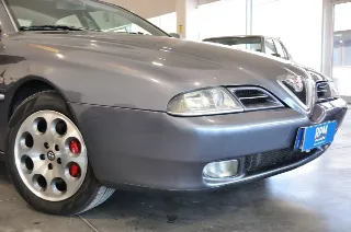 Foto 10 di 25: Alfa Romeo 166 2.0i V6 turbo cat Super CRS a libretto