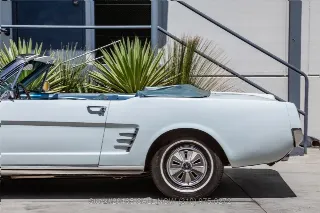 Foto 17 di 24: 1966 Ford Mustang