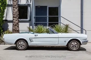 Foto 4 di 24: 1966 Ford Mustang