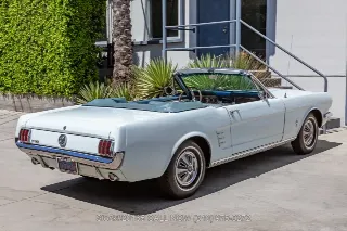 Foto 5 di 24: 1966 Ford Mustang