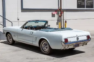 Foto 7 di 24: 1966 Ford Mustang