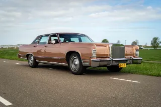 Foto 3 di 8: Lincoln Continental Town Car | 1979 | Route 66 Auctions